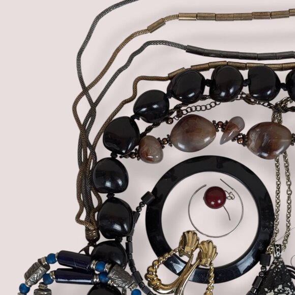 EDGAR - Vintage To Now Jewelry Lot - 032 - Picture 2 of 7